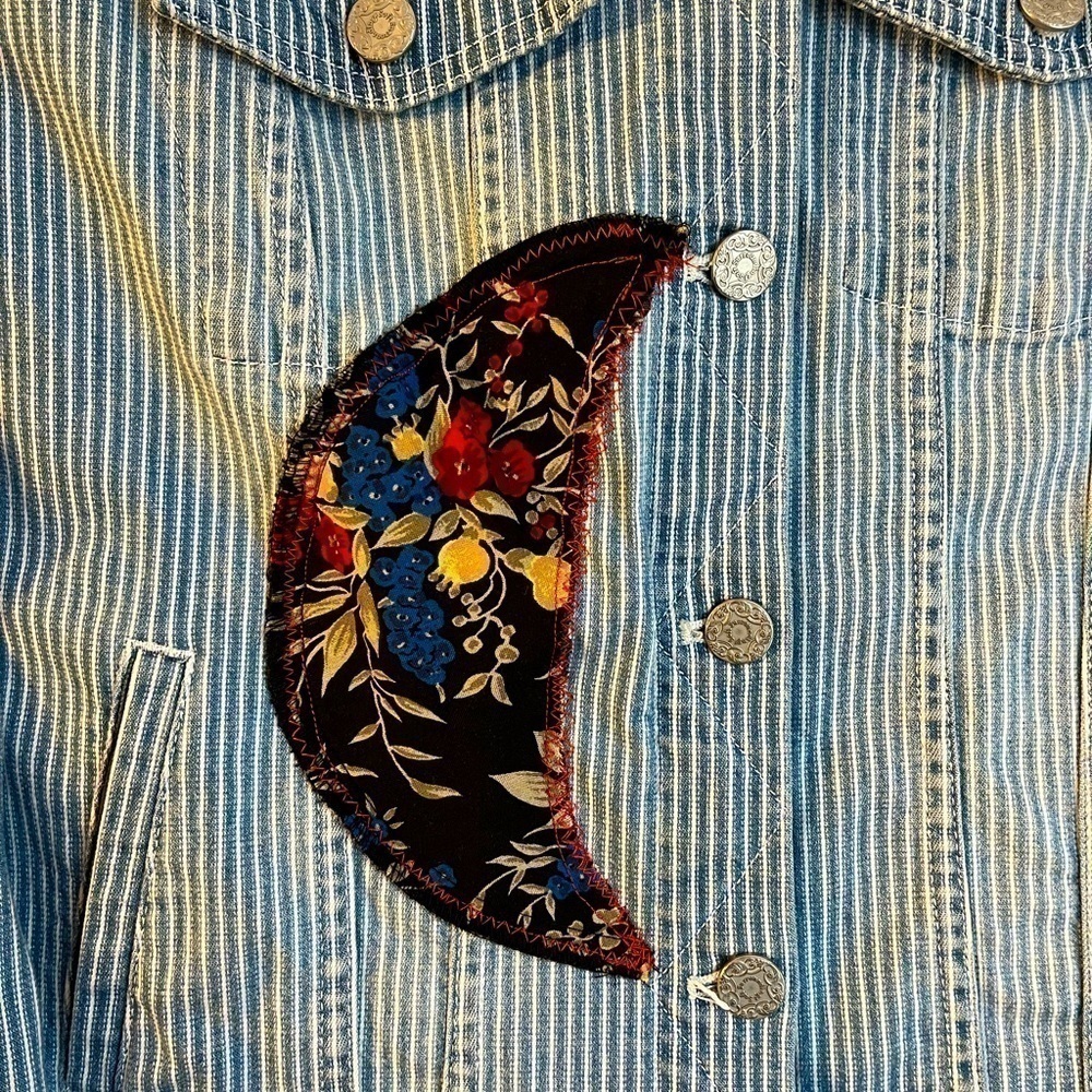 Handmade OOAK Upcycled Blue Flower Moon Celestial Wabi Sabi Patch Denim Jacket 5 - Picture 4 of 12